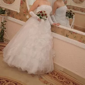 Продам свадебное платье. Белое,  размер 42-48