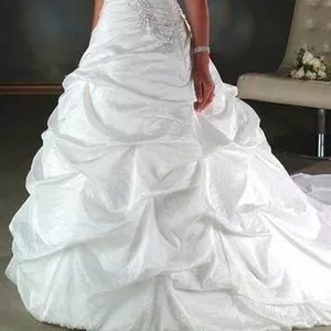 Продаю НОВОЕ свадебное платье !!!!!!!  