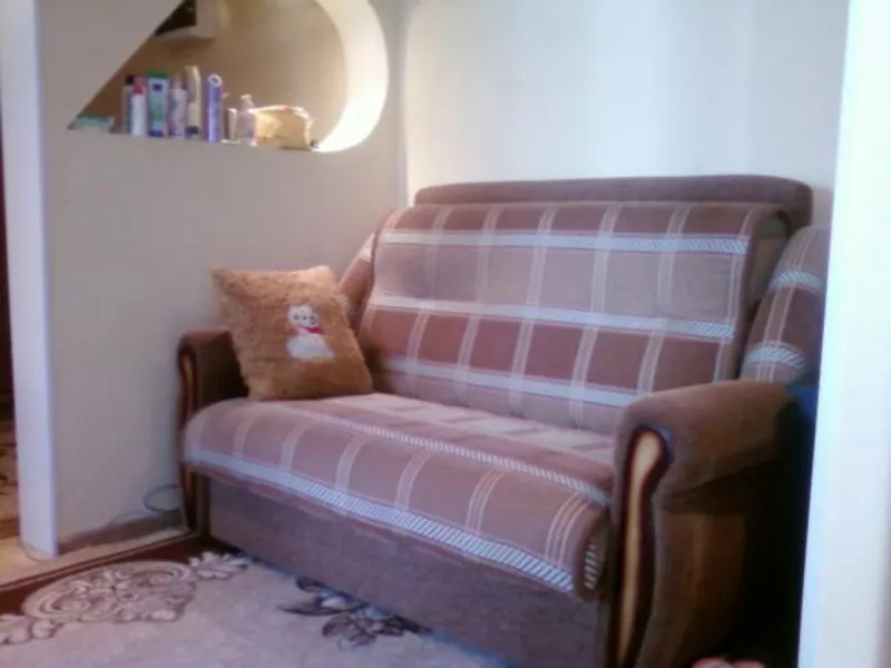 Продам диван, цвет коричневый